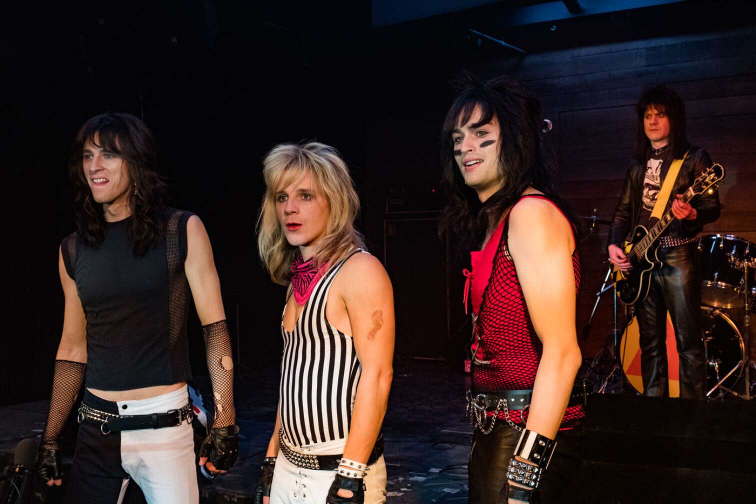 Mötley Crüe auf einer Bühne