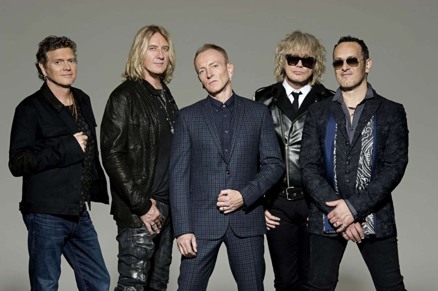 Mitglieder von "Def Leppard" posieren in die Kamera
