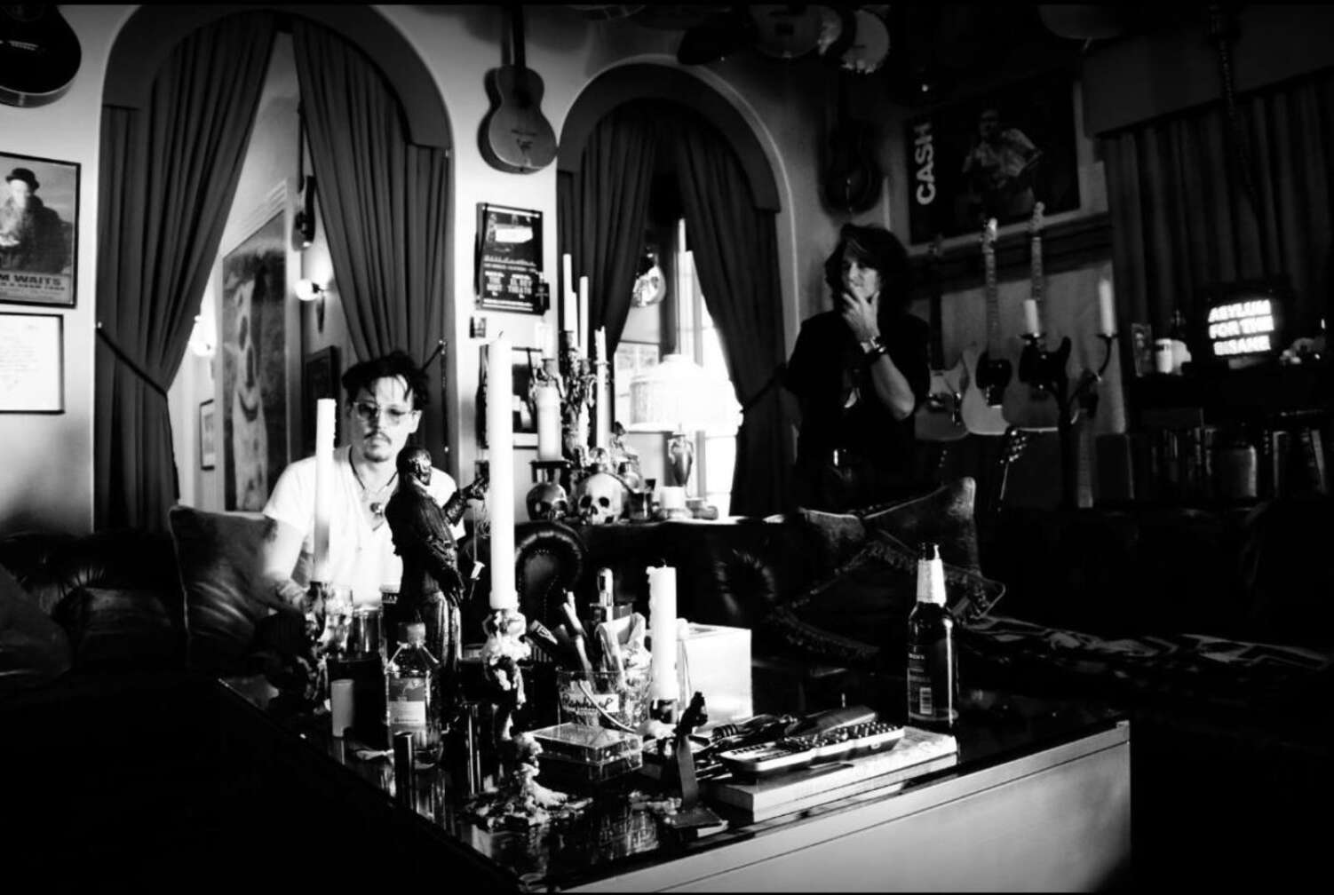 Alice Cooper mit einem Bandkollegen