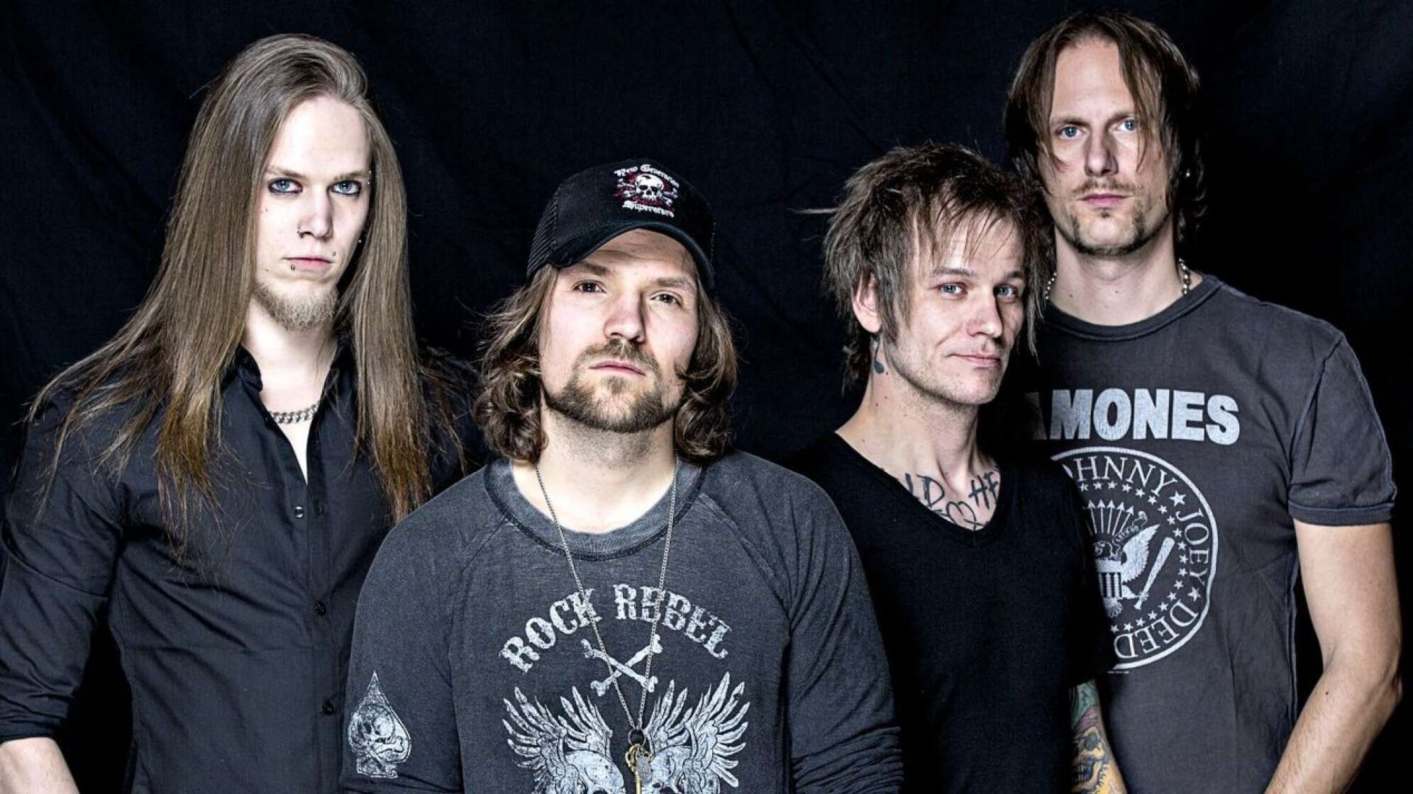 Mitglieder von "The New Roses" posieren in die Kamera