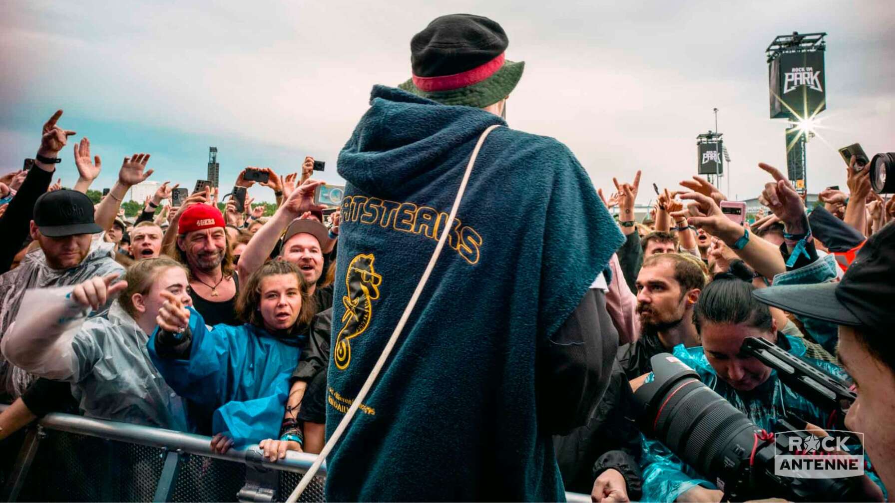 Menschen bei Rock im Park 2025