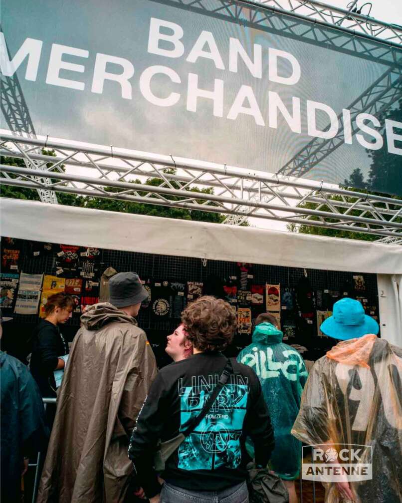 Menschen bei Rock im Park 2025