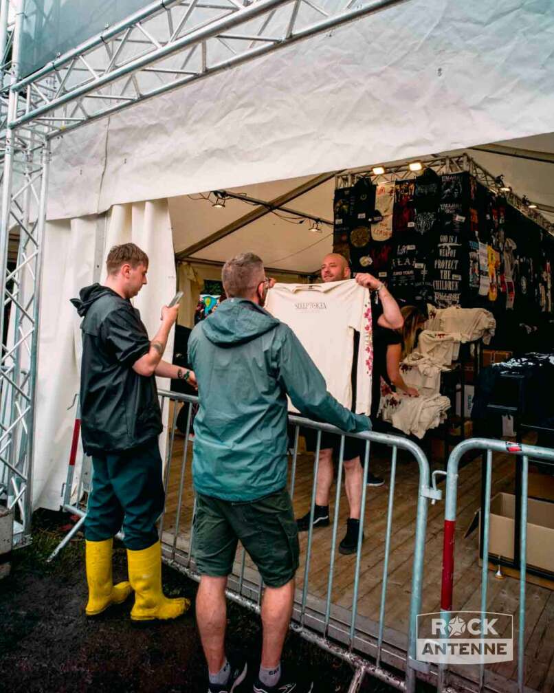 Menschen bei Rock im Park 2025