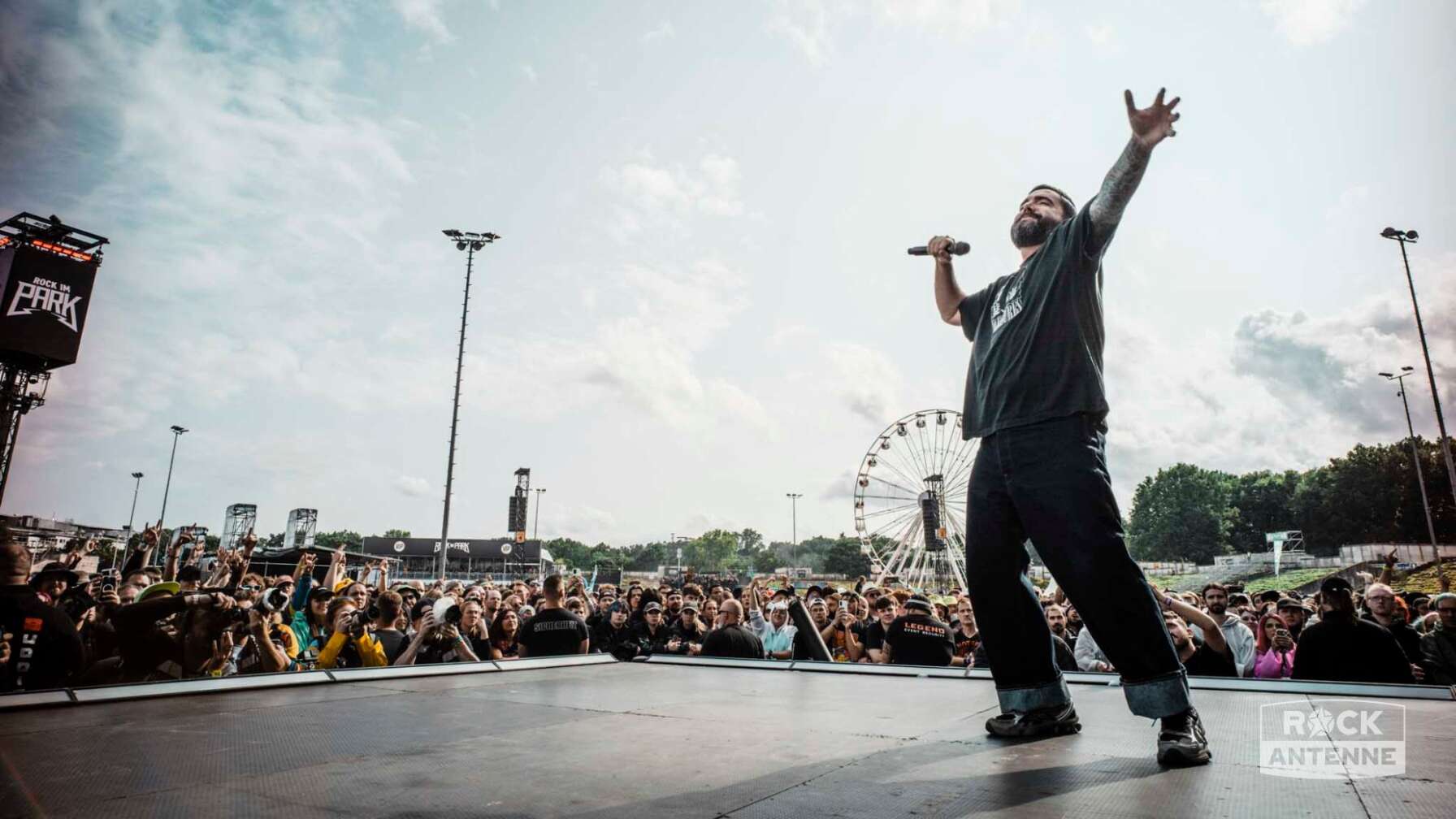 Menschen bei Rock im Park 2025