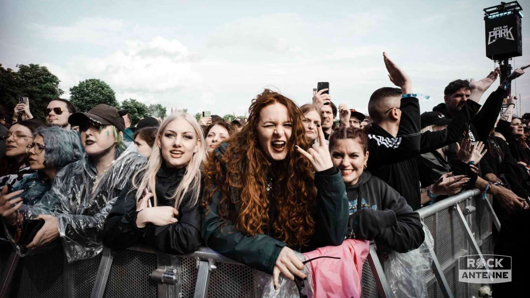 Menschen bei Rock im Park 2025