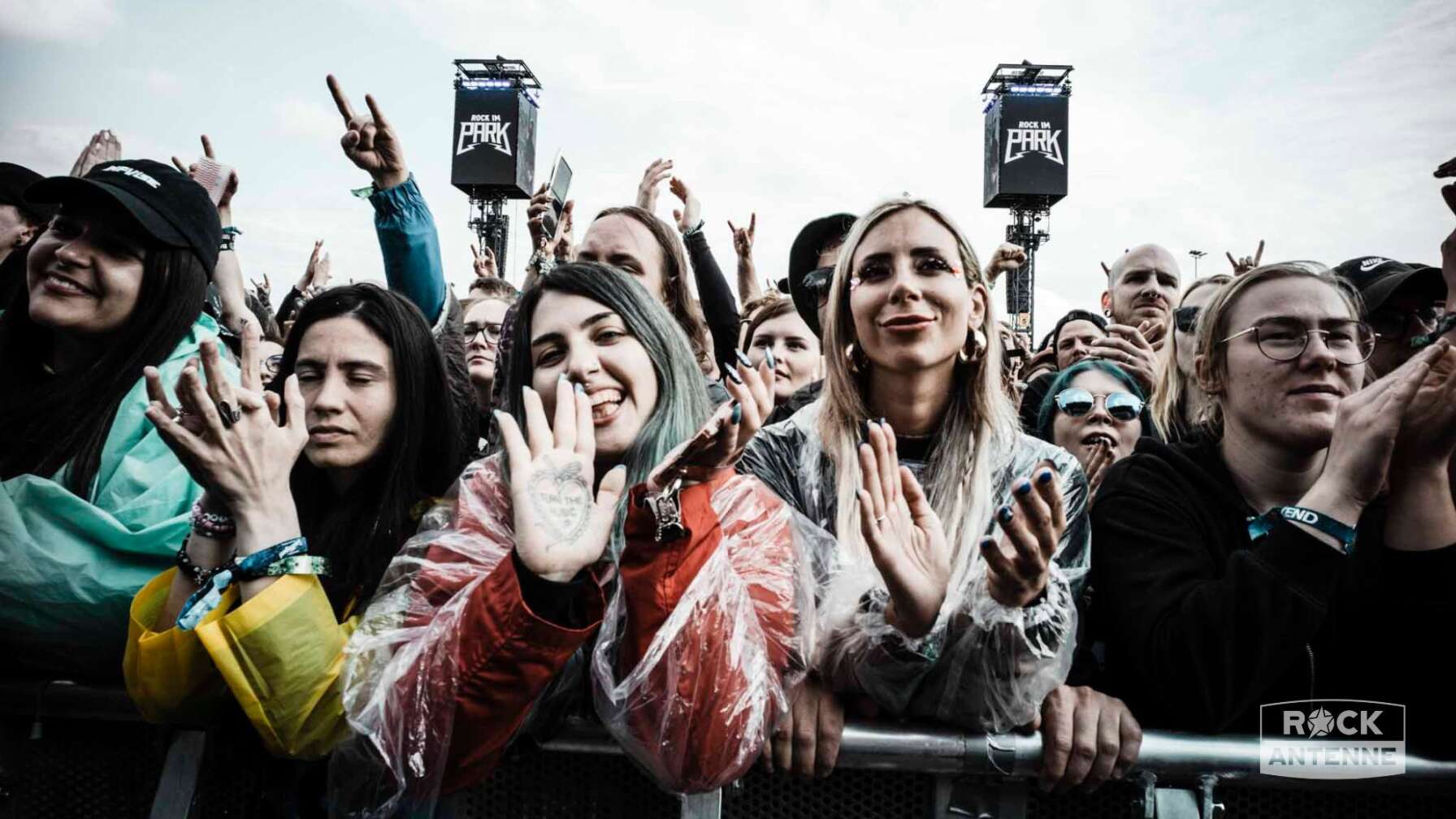 Menschen bei Rock im Park 2025