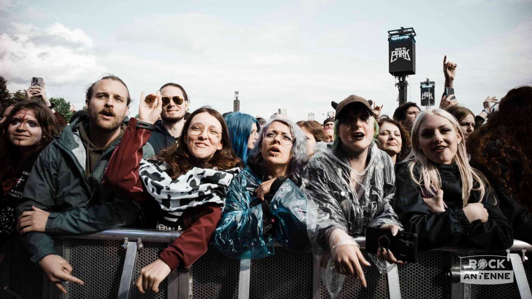 Menschen bei Rock im Park 2025