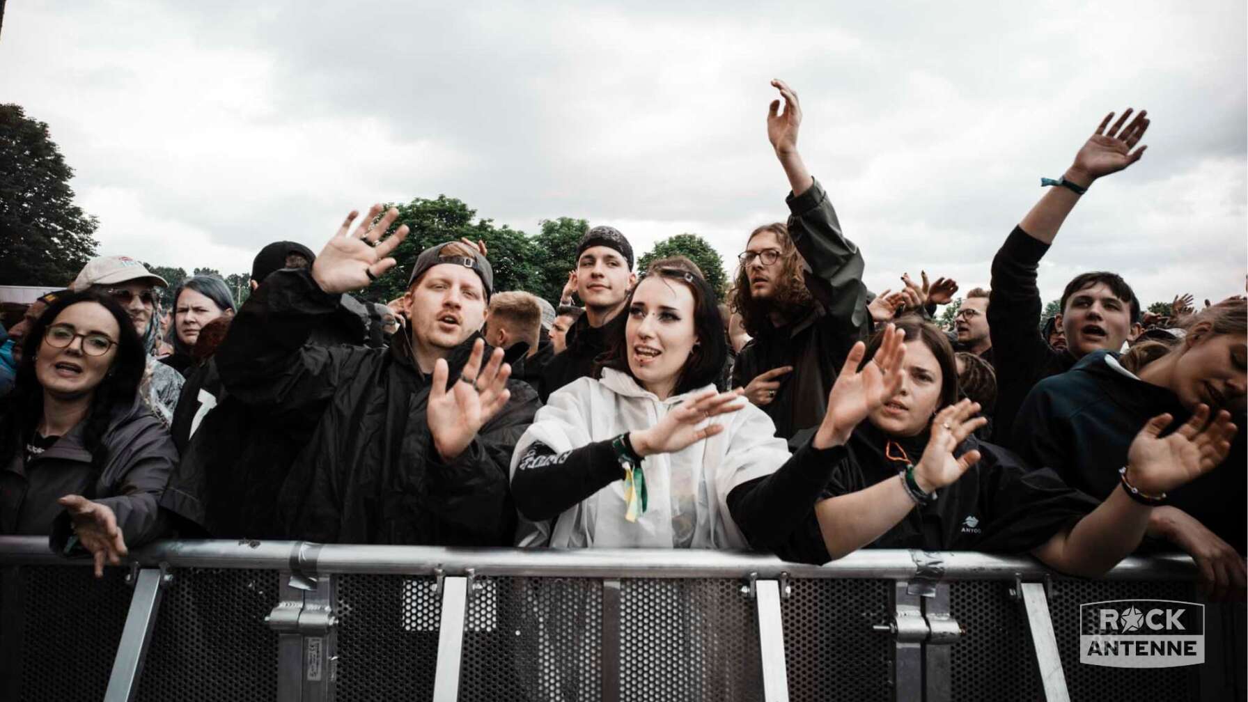 Menschen bei Rock im Park 2025