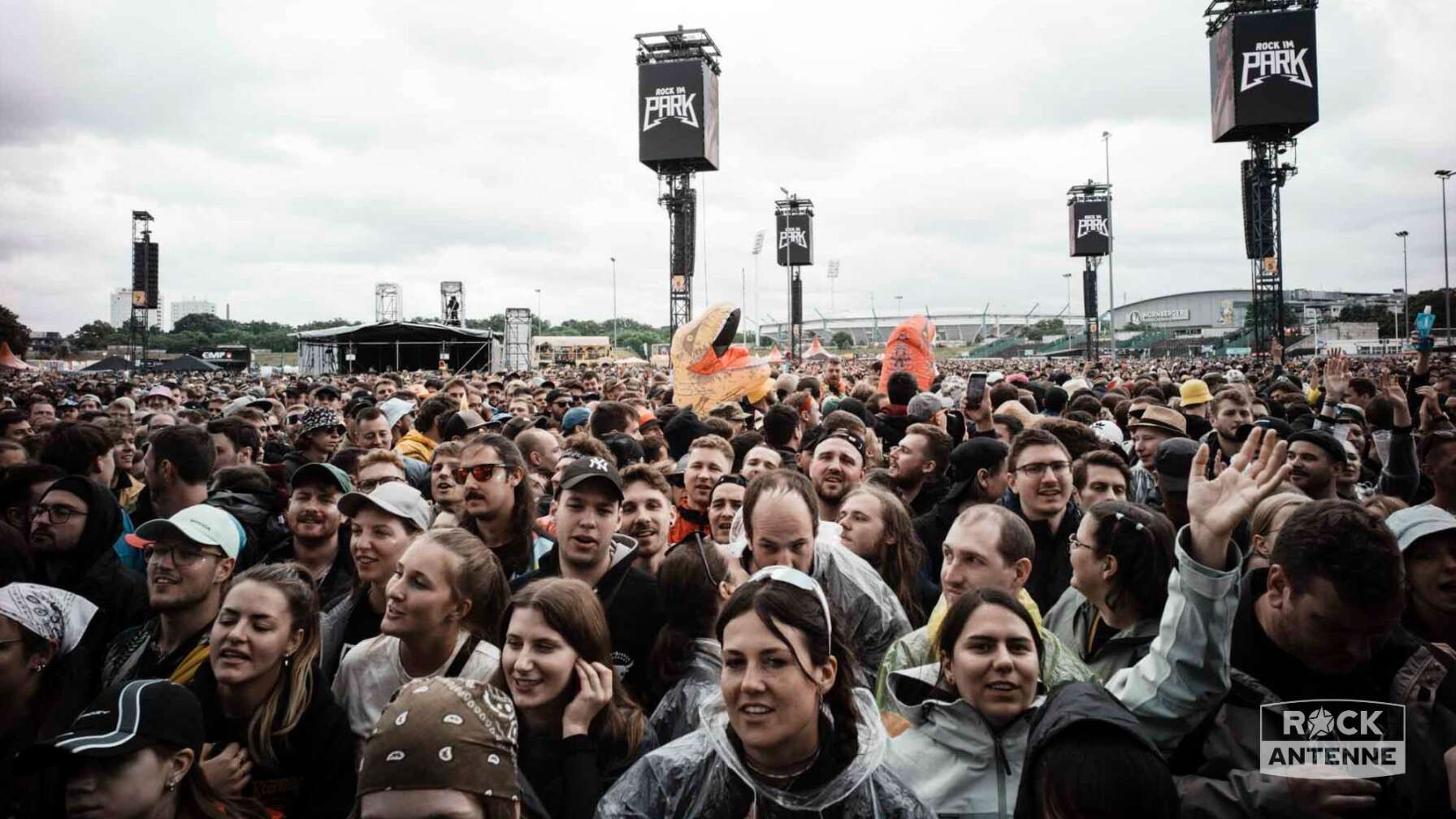 Menschen bei Rock im Park 2025