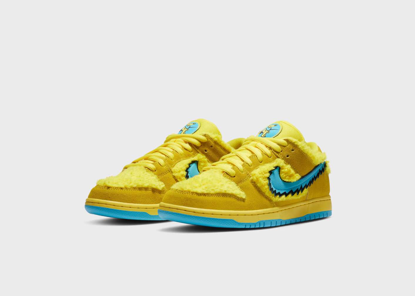 Gelbe Nike-Schuhe
