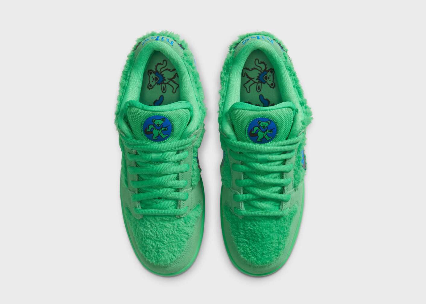 Grüne Nike-Schuhe