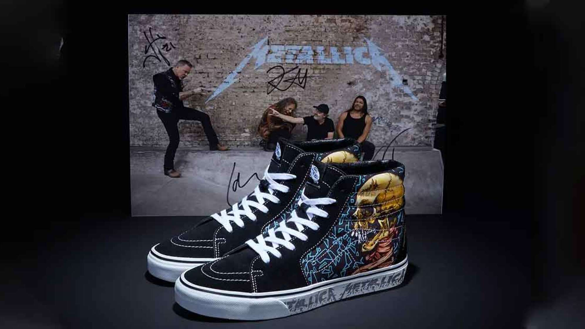 Vans mit Metallicadesign