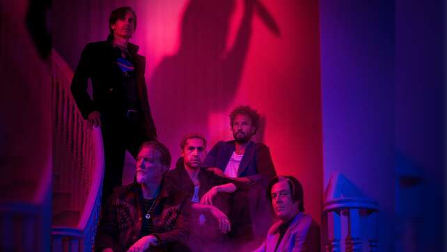 Queens of the Stone Age: Neues Album <em>In Times New Roman</em> für Mitte Juni angekündigt