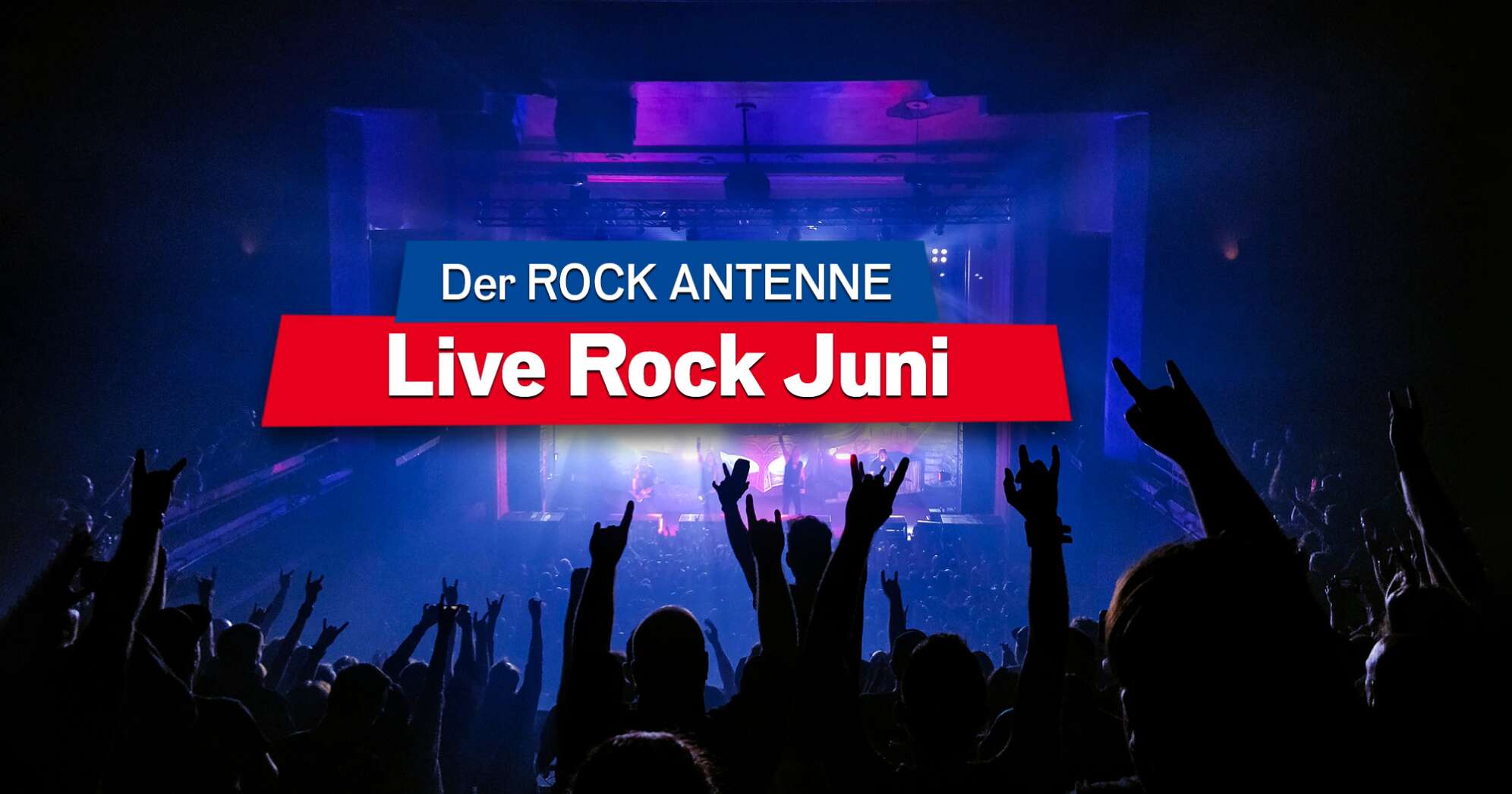 Blick auf die Bühne bei einem Konzert, Aufschrift "Der ROCK ANTENNE Live Rock Juni"