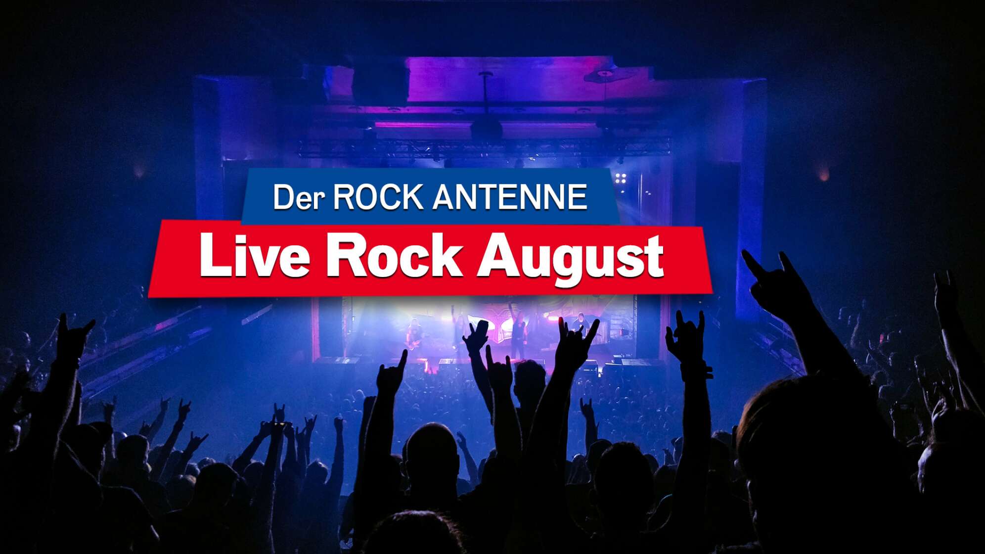 Blick auf die Bühne bei einem Konzert, Aufschrift "Der ROCK ANTENNE Live Rock August"