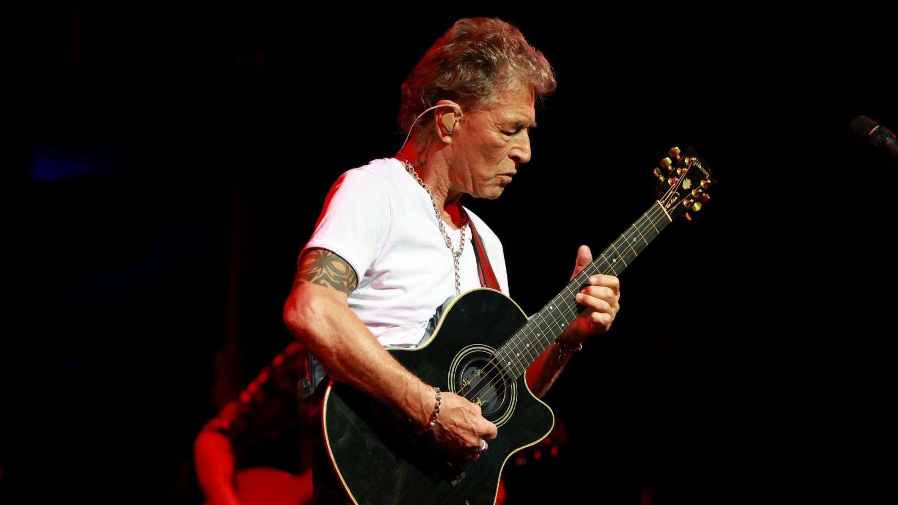 Peter Maffay an der Gitarre