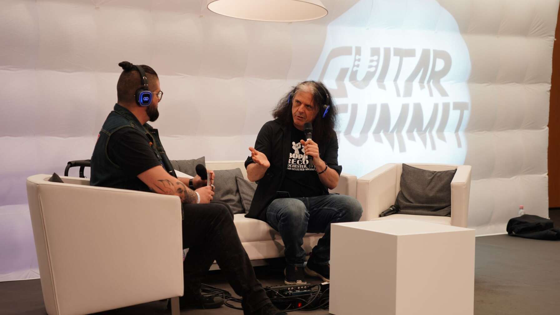Rockstars im ROCK ANTENNE Interview bei der Guitar Summit