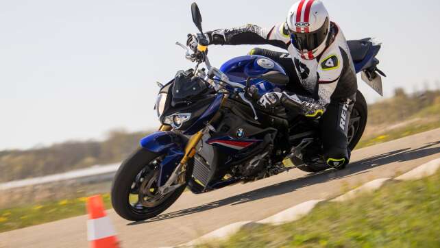 Sicher und mit Fahrspaß in die neue Motorradsaison mit dem ADAC Fahrsicherheitszentrum Südbayern