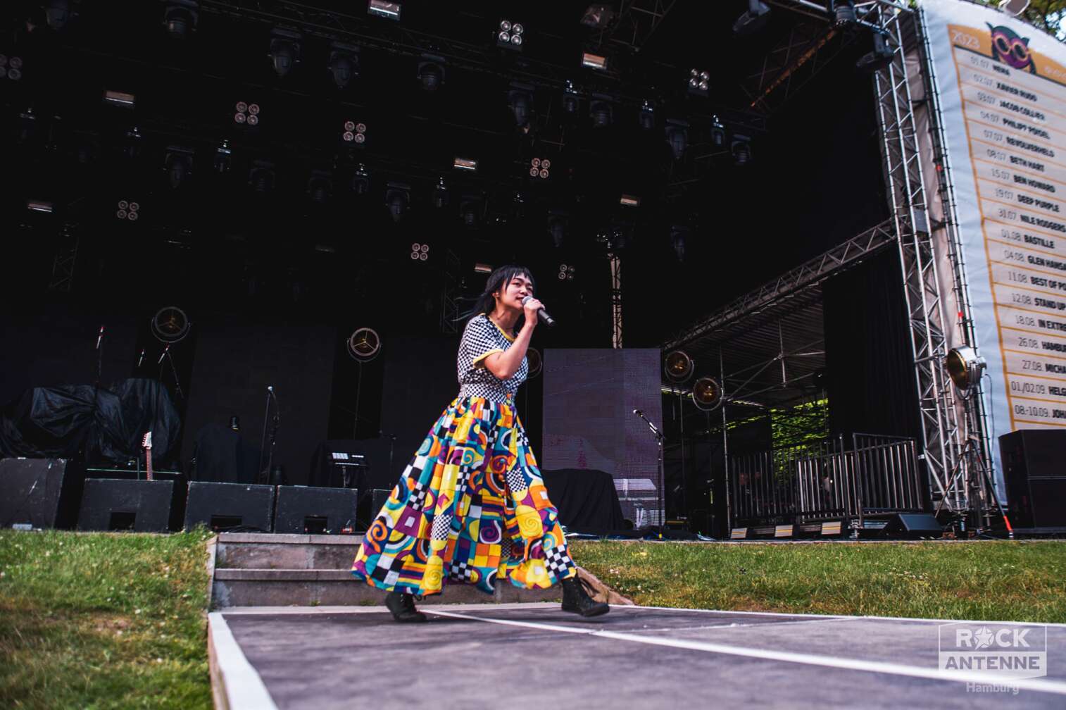 Ein Bild vom Konzert der Künstlerin Lealani als Vorband von Incubus am 05.06.2023 im Stadtpark Hamburg