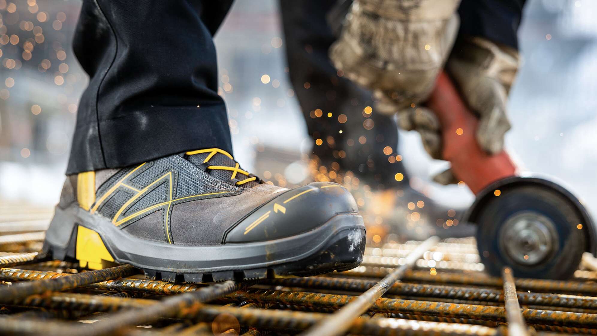 Eine Nahaufnahme von Schuhen der Marke HAIX