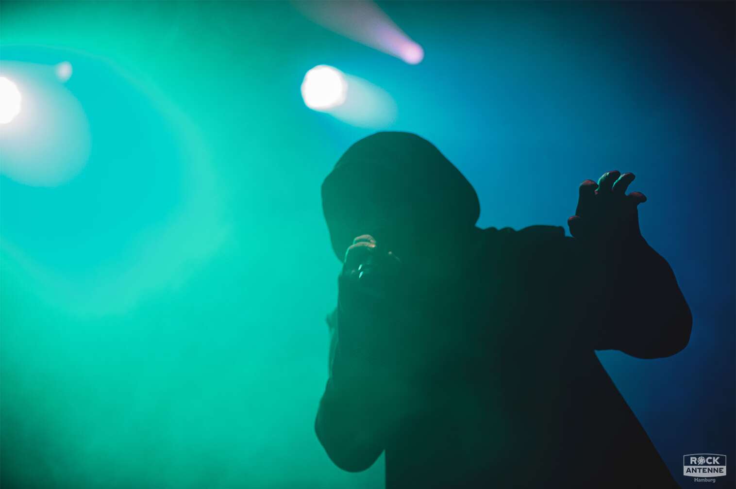 Ein Konzertfoto der Band Asking Alexandria am 12.06.2023 in der Sporthalle Hamburg