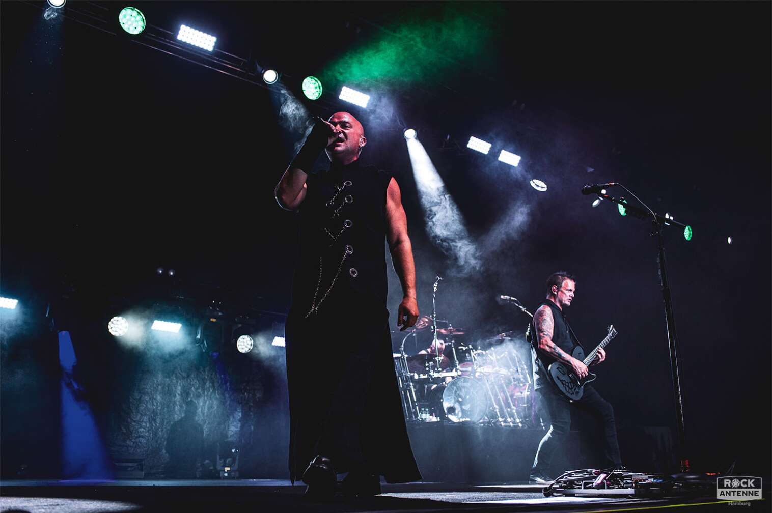 Ein Live-Foto der Band Disturbed beim Konzert am 12.06.2023 in der Sporthalle Hamburg