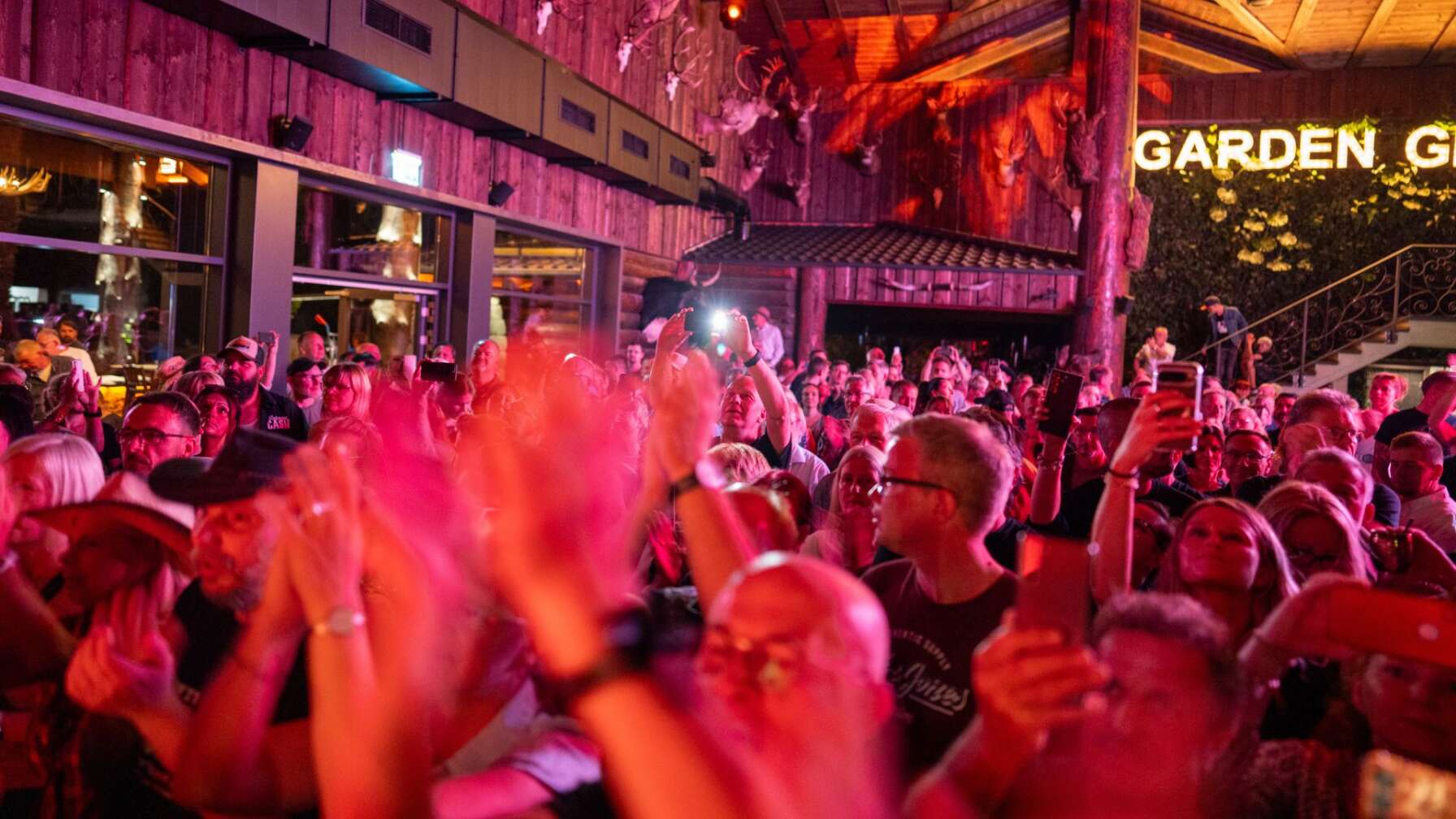 Konzertaufnahme vom Publikum bei einem Timberjacks Unplugged Konzert