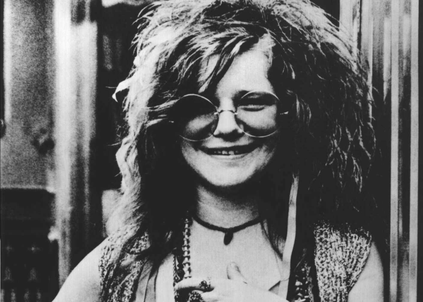 Janis Joplin im Porträt, lächelnd