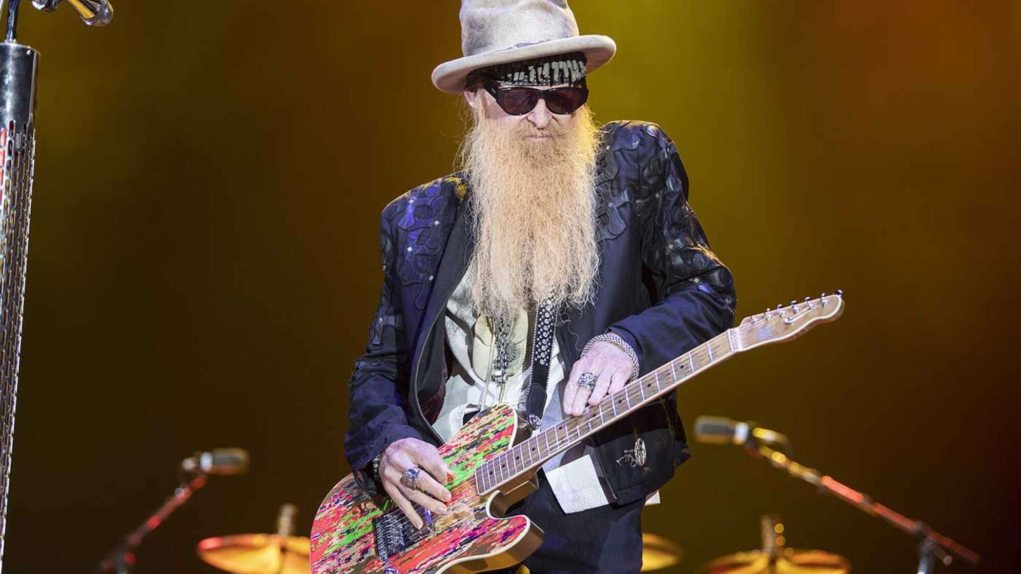 Billy Gibbons von ZZ Top spielt Gitarre
