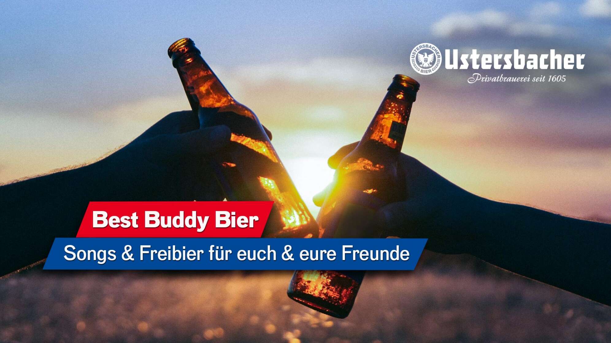 Bildausschnitt, auf dem zwei Menschen mit zwei Flaschen Bier anstoßen, im Hintergrund ist eine Wiese im Sonnenuntergang zu sehen. Text auf dem Bild: "Best Buddy Bier - Songs & Freibier für euch und eure Freunde"