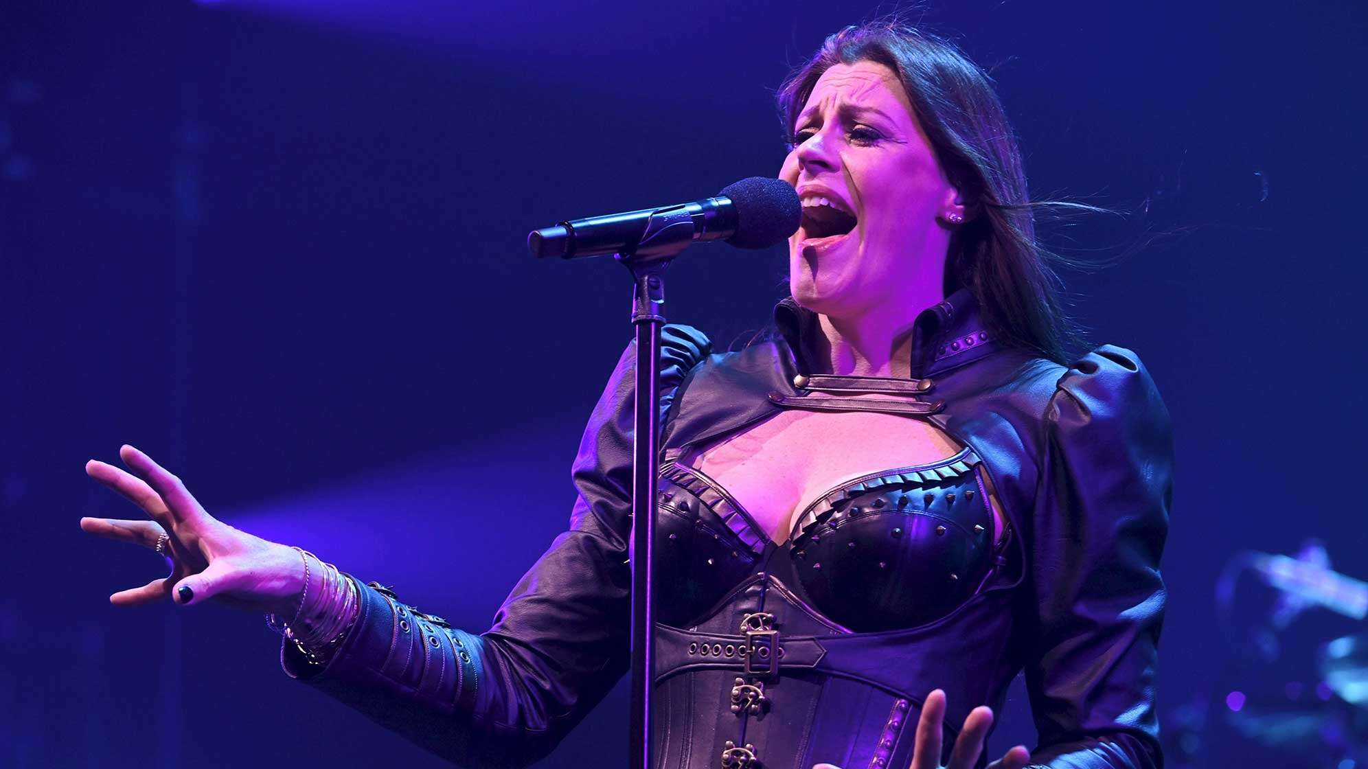 Nightwish-Frontfrau Floor Jansen bei einer Live-Performance.