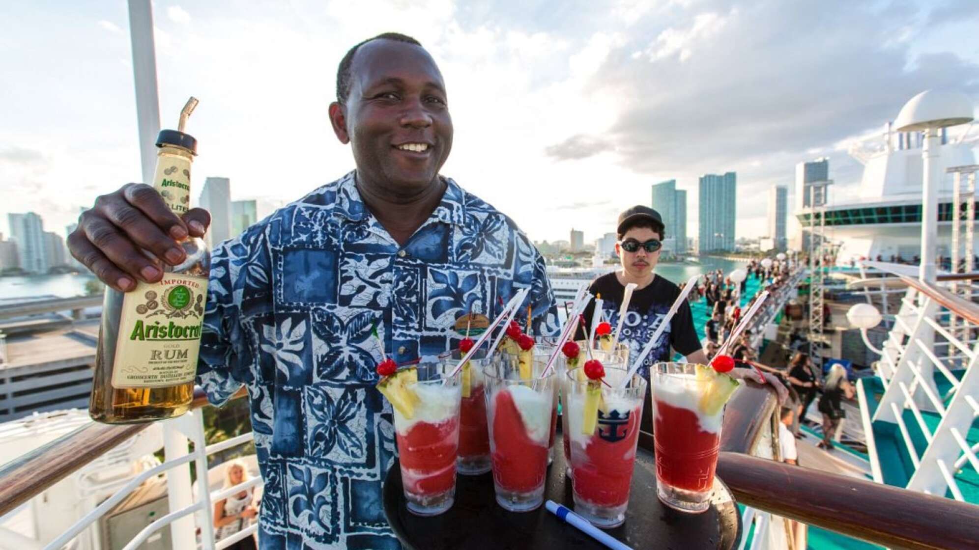 Barkeeper mit Drinks 2014