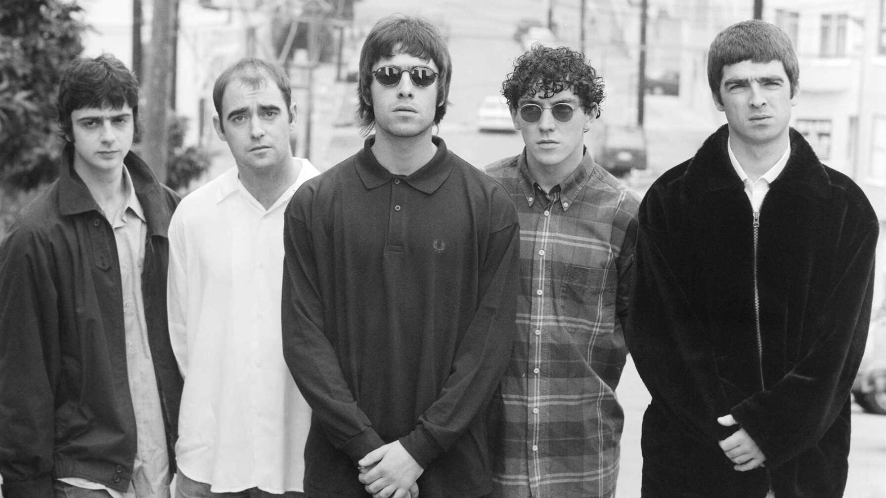 Ein Pressefoto der britischen Band Oasis.