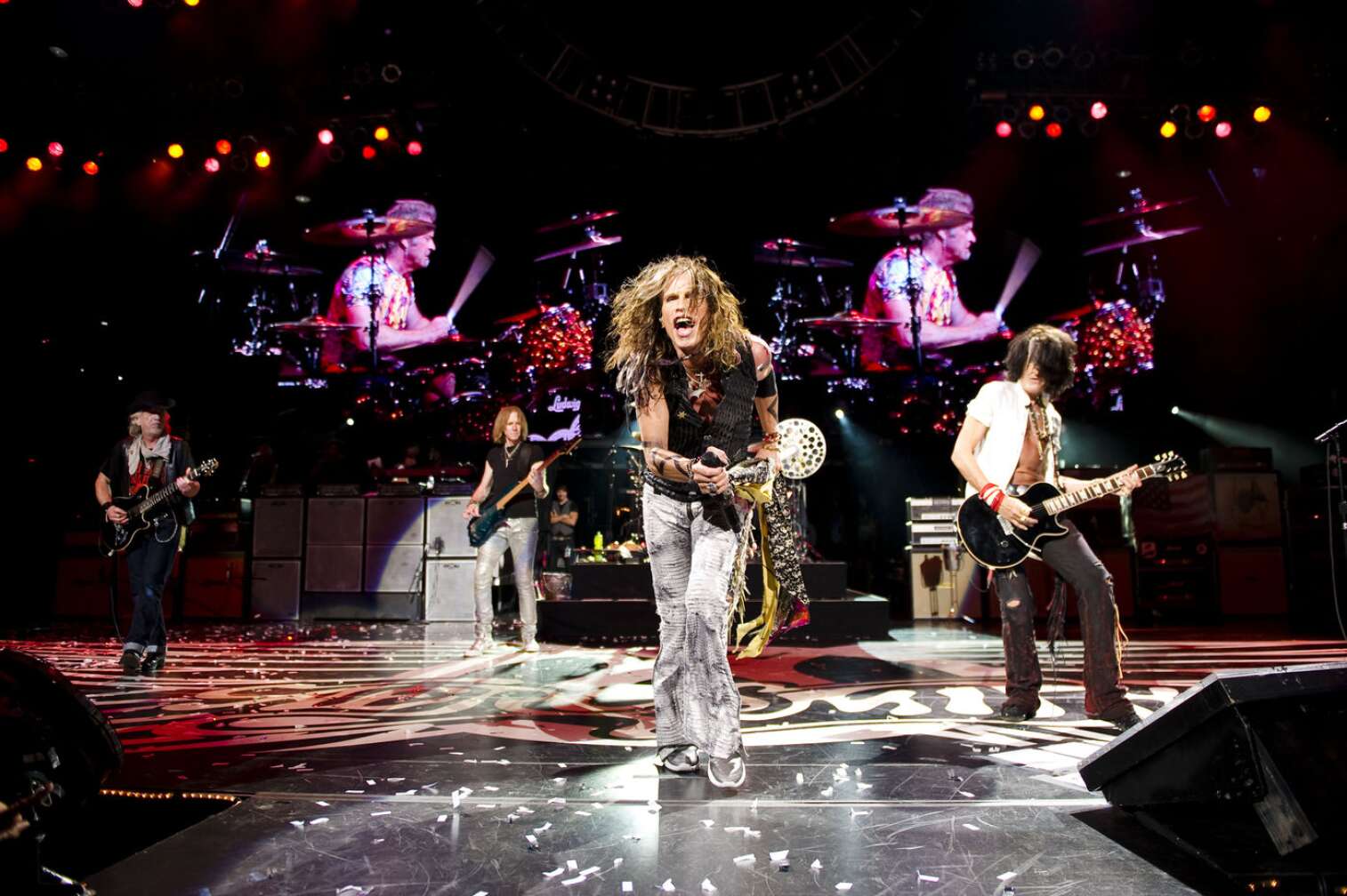 Steven Tyler performt mit Aerosmith ein Konzert