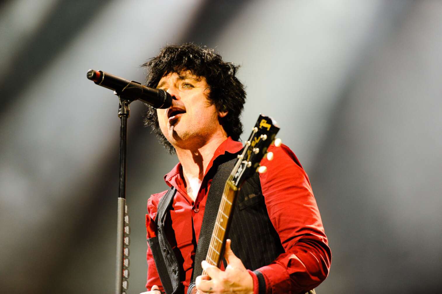 Billie Joe Armstrong singend bei Green Day Konzert