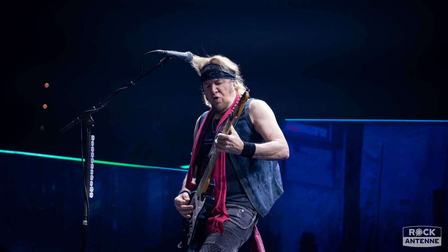 Adrian Smith von iron Maiden auf der Bühne