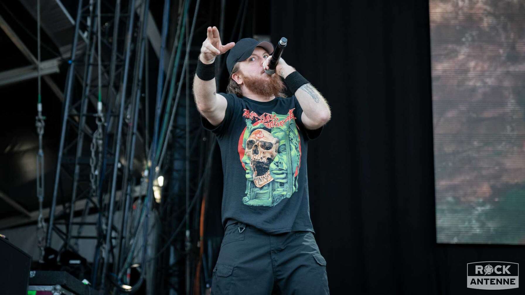 Sänger Jamey Jasta, von der Band Hatebreed auf der Bühne des Summer Breeze Open Airs.