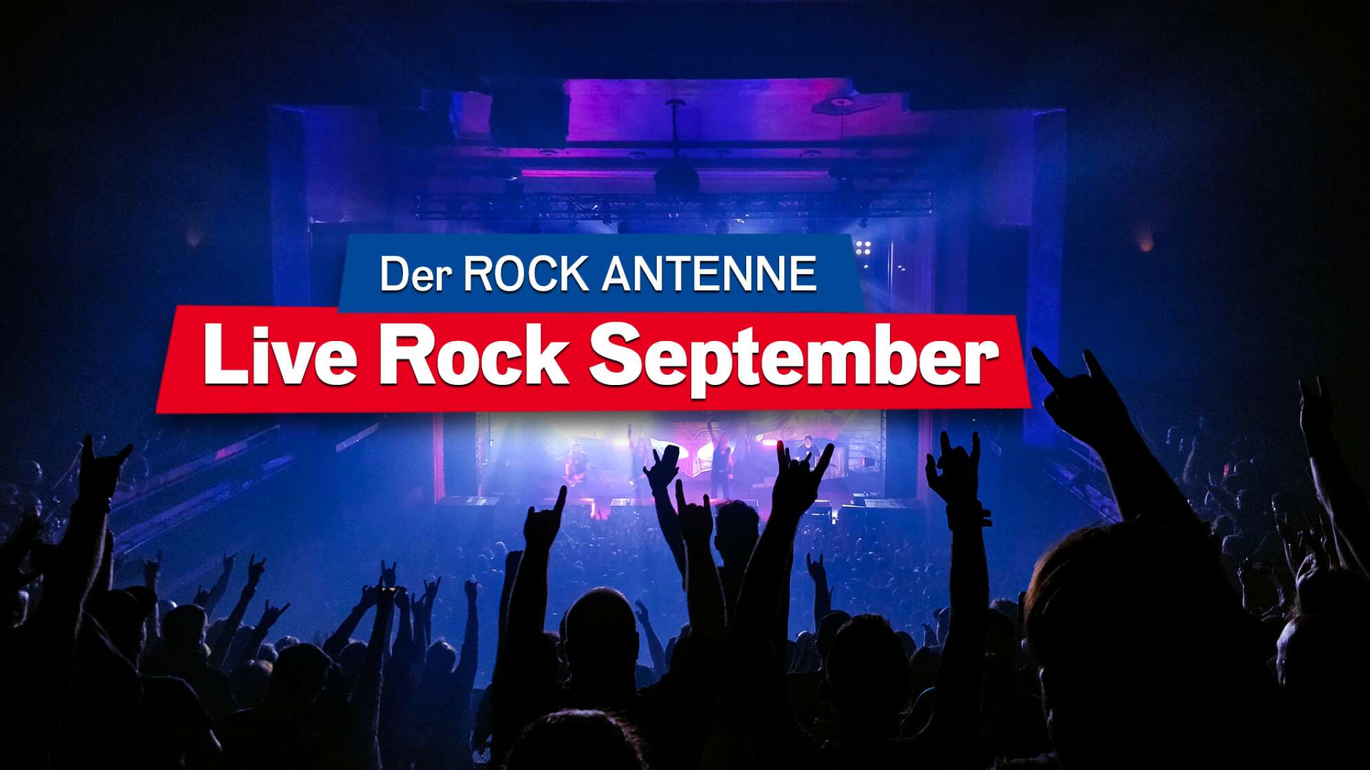 Blick auf die Bühne bei einem Konzert, Aufschrift "Der ROCK ANTENNE Live Rock September"