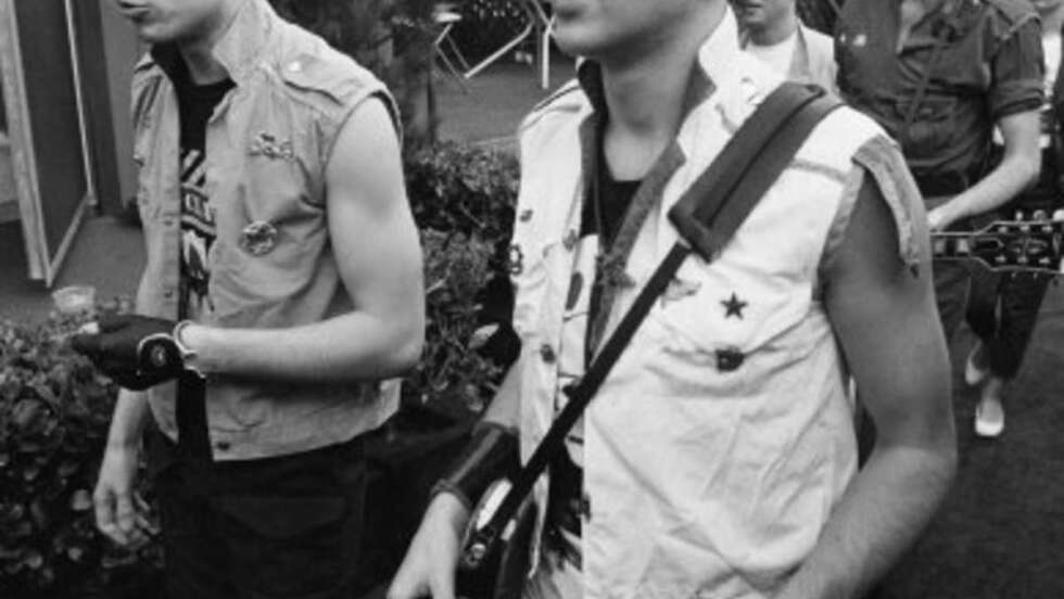 Joe Strummer mit einer Gitarre