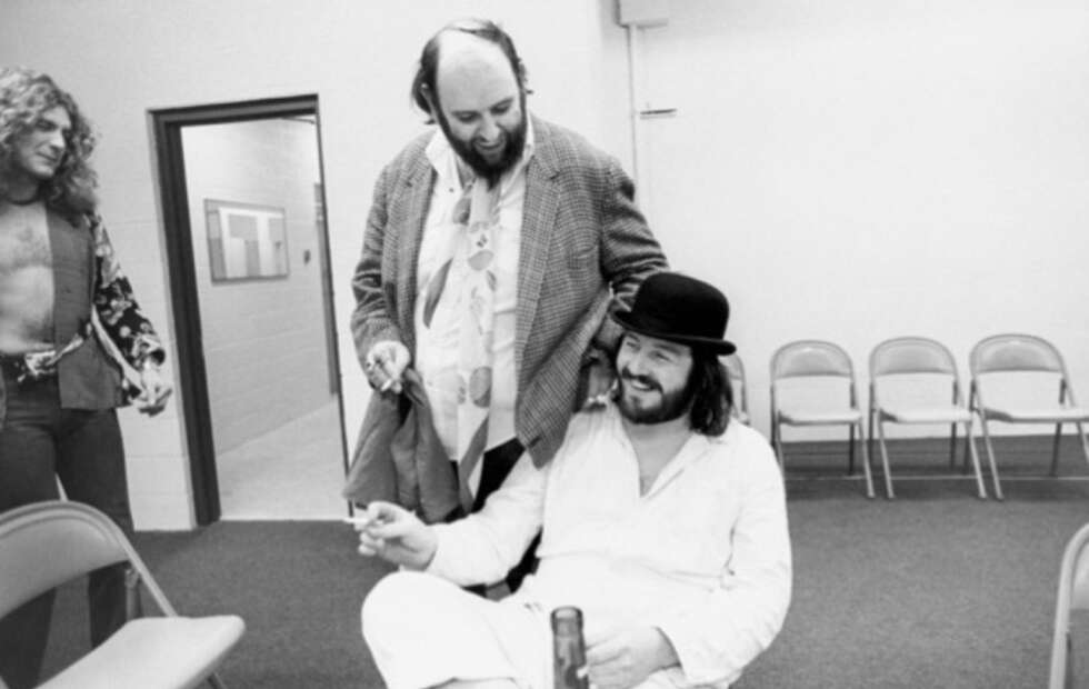 John Bonham mit seinen Bandkollegen