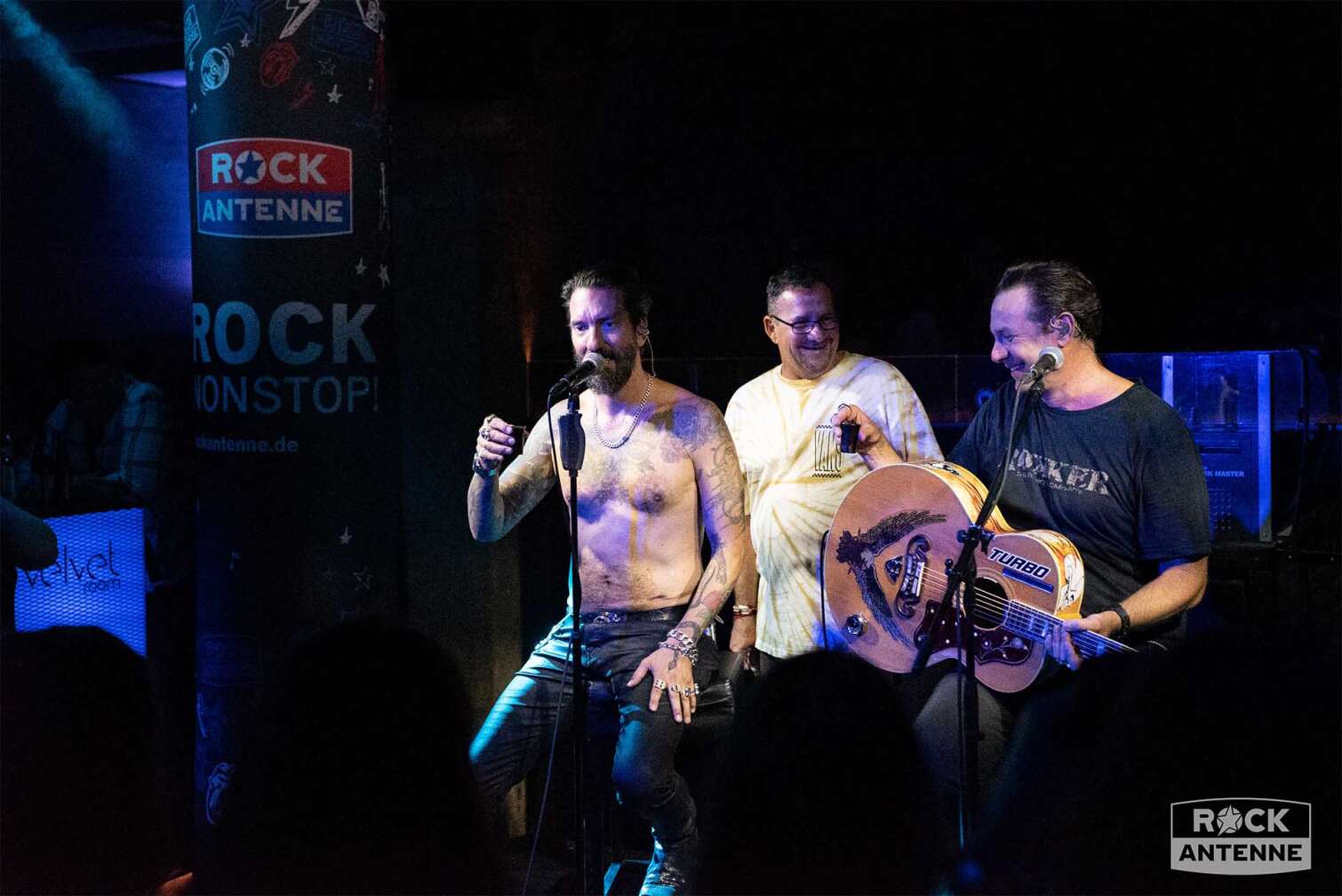 Ein Foto des ROCK ANTENNE Radiokonzerts mit The Boss Hoss im Velvet Room Regensburg am 01.09.2023