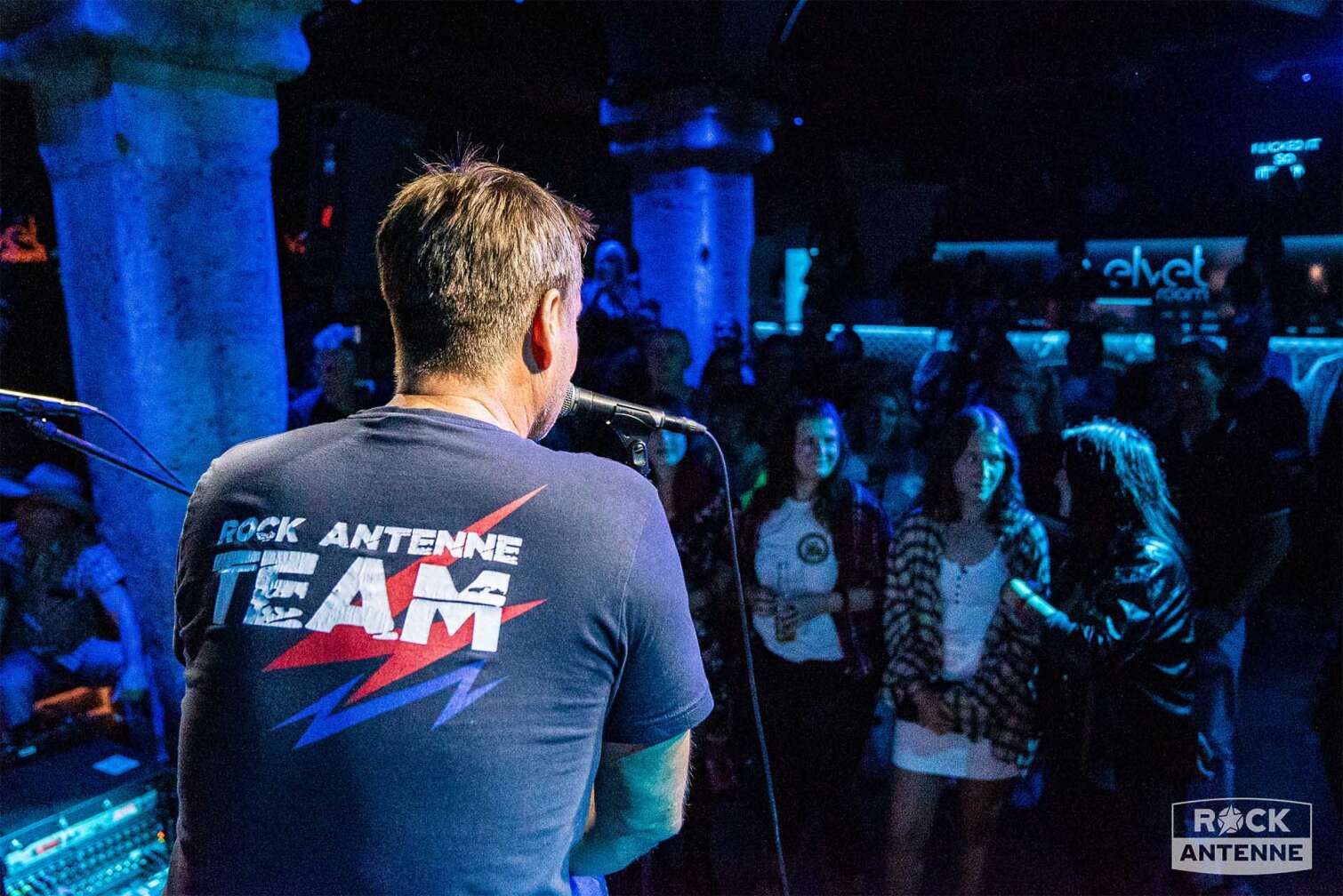 Ein Foto des ROCK ANTENNE Radiokonzerts mit The Boss Hoss im Velvet Room Regensburg am 01.09.2023
