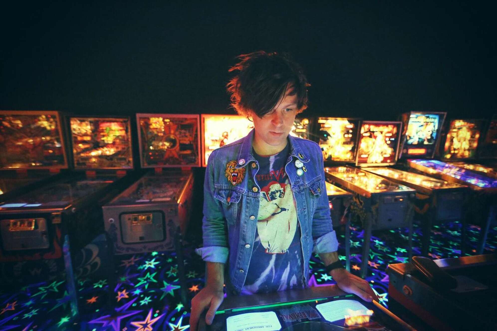 Ryan Adams in Spielehalle