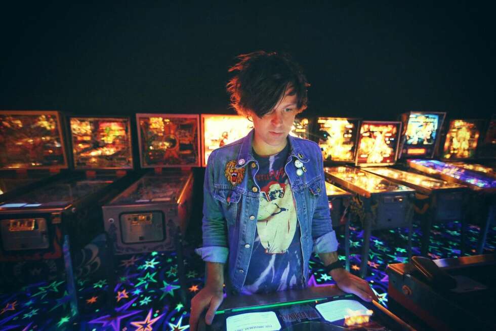 Ryan Adams in Spielehalle