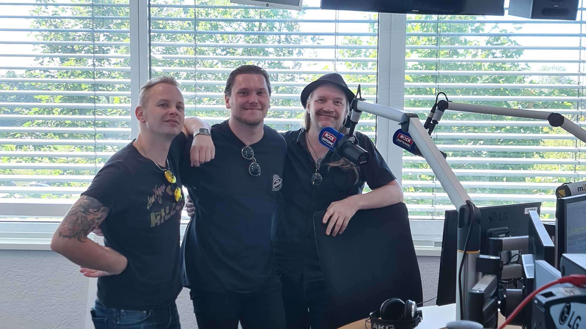 Erik Mårtensson, Victor Crusner und Magnus Henriksson von Eclipse im ROCK ANTENNE Studio