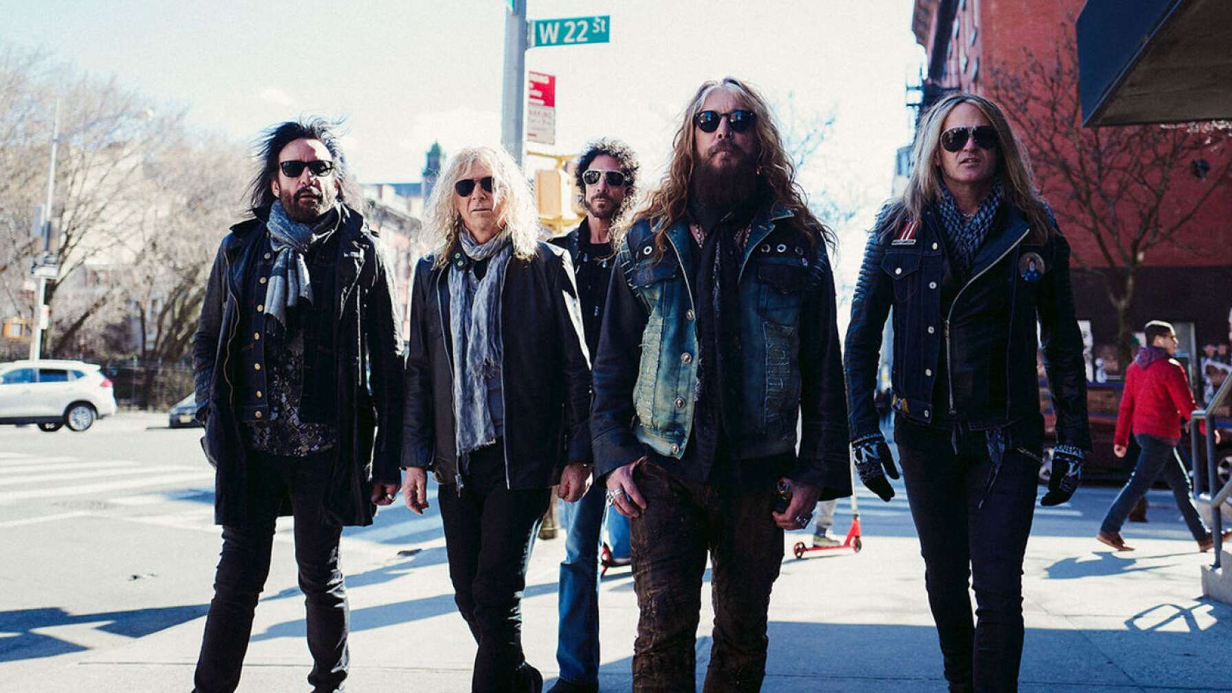 Dead Daisies on the street