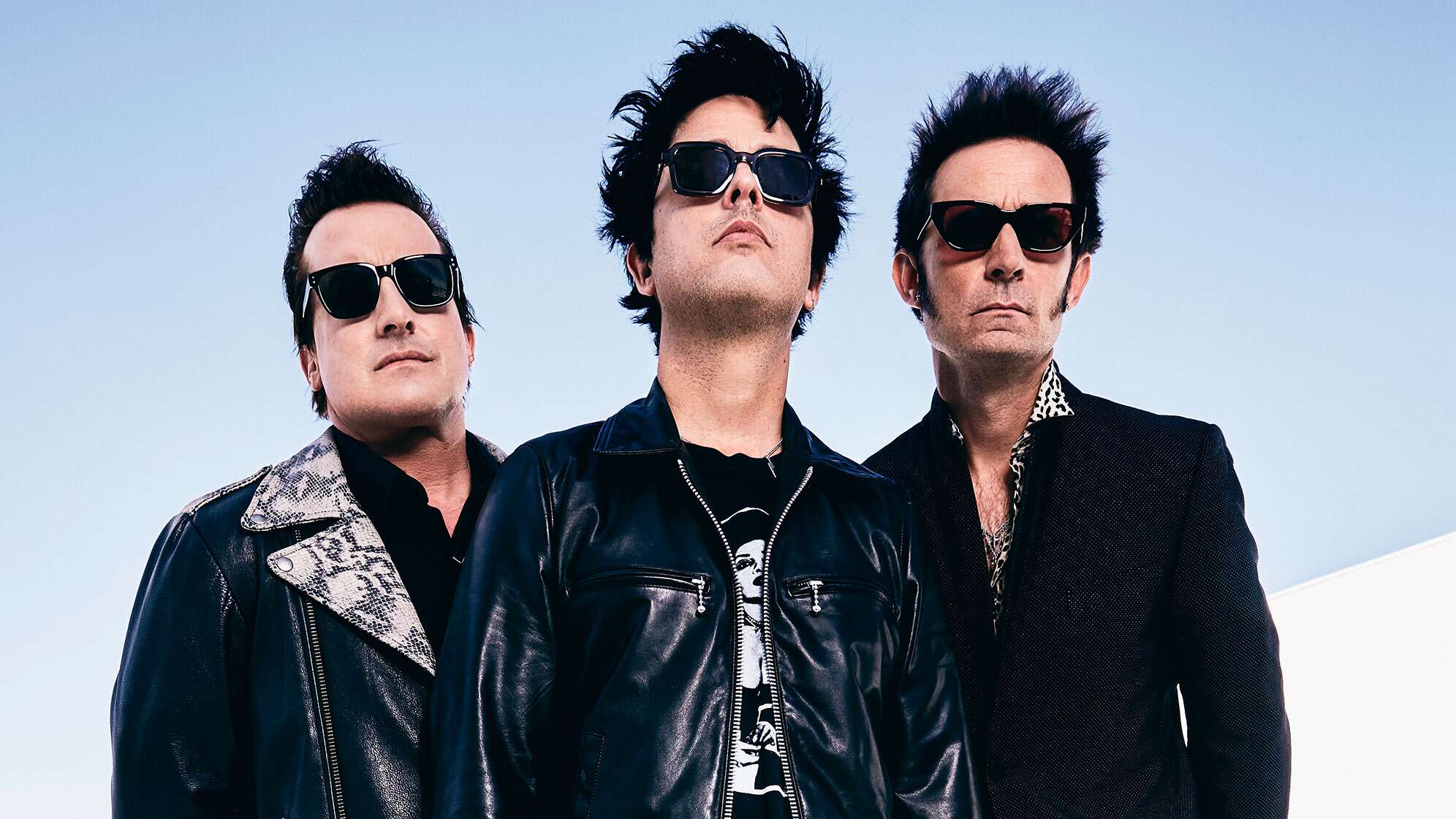 Das Pressefoto der Band Green Day - von links nach rechts: Tré Cool, Billie Joe Armstrong und Mike Dirnt.