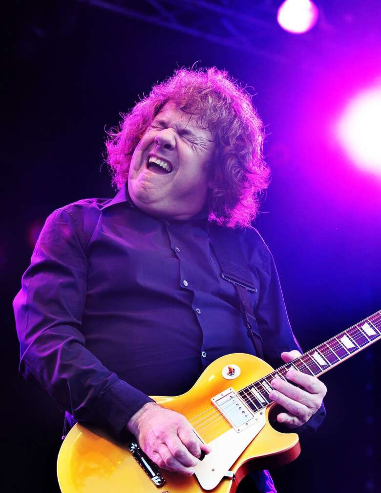 Gary Moore mit eines Les Paul-Gitarre