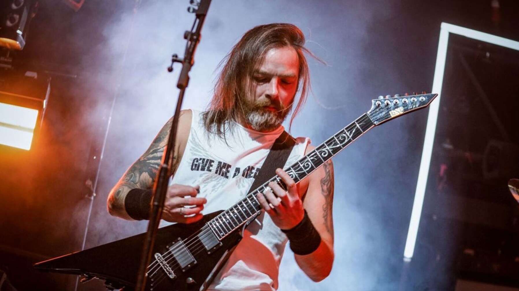 BFMV on stage mit Gitarre