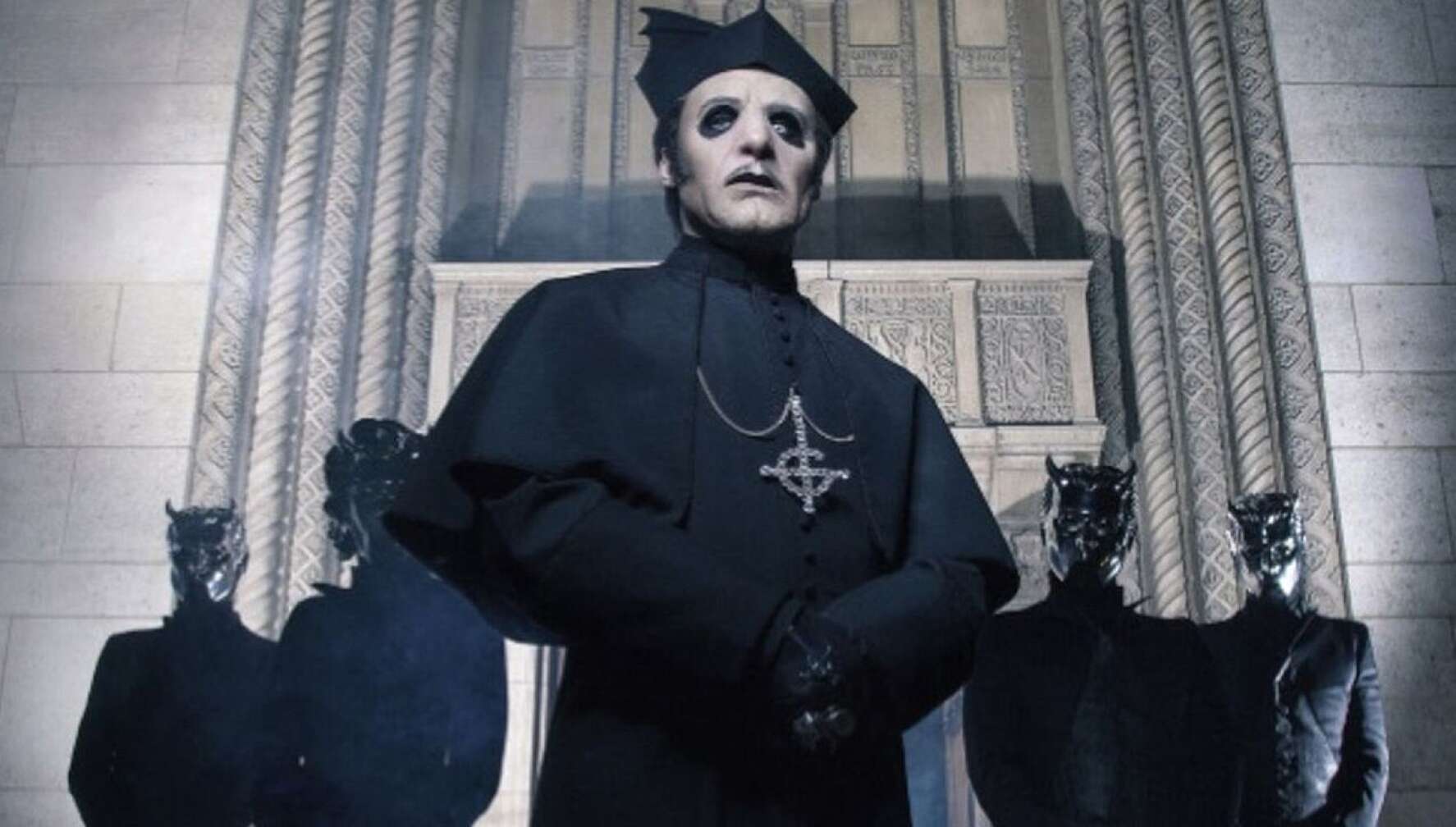 Ghost Cover s/w mit Kreuz